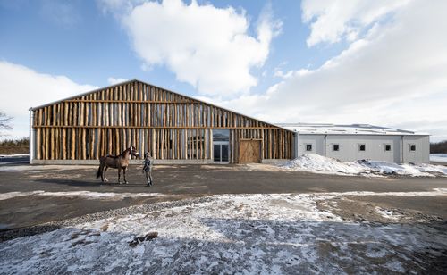 Кінно-спортивний клуб на околиці Харкова від Drozdov & Partners

