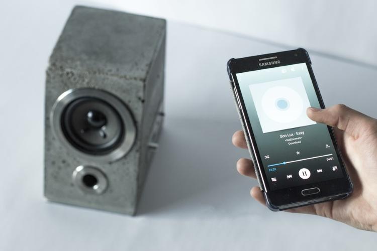 Звукова система The Concretus, корпус якої цілком зроблено з бетону
