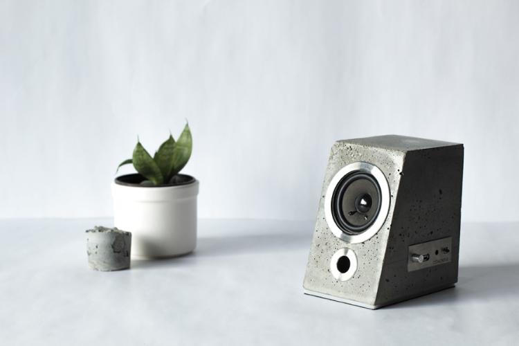 Звукова система The Concretus, корпус якої цілком зроблено з бетону